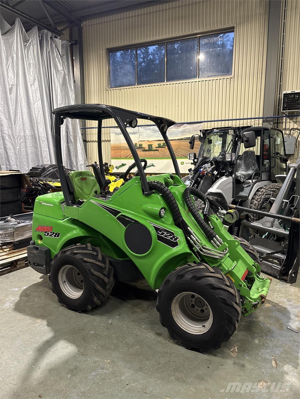 Avant 528 Skid steer loaders