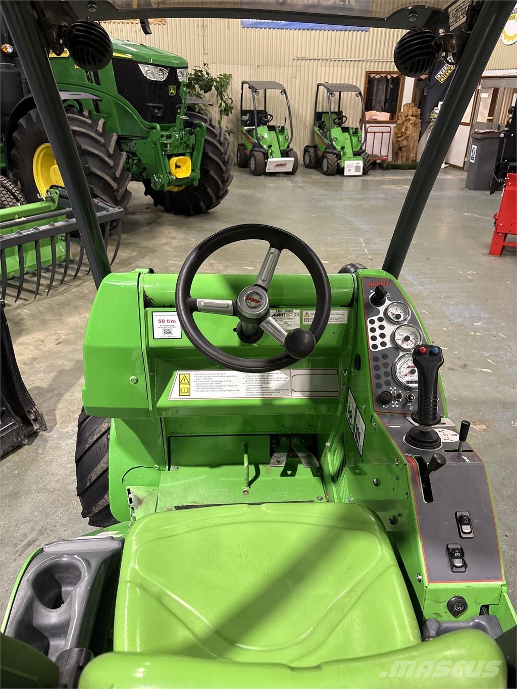 Avant 528 Skid steer loaders