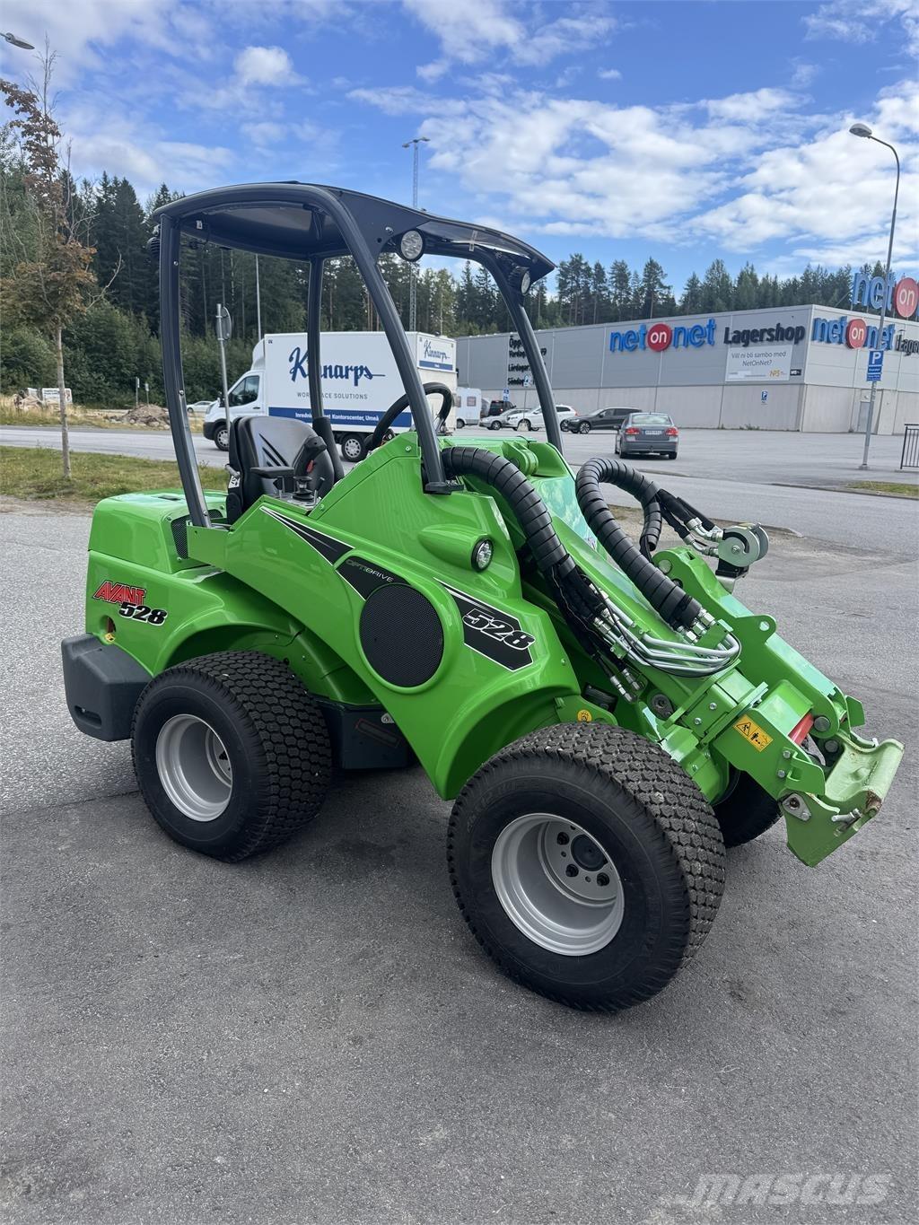 Avant 528 Endast 70h Skid steer loaders