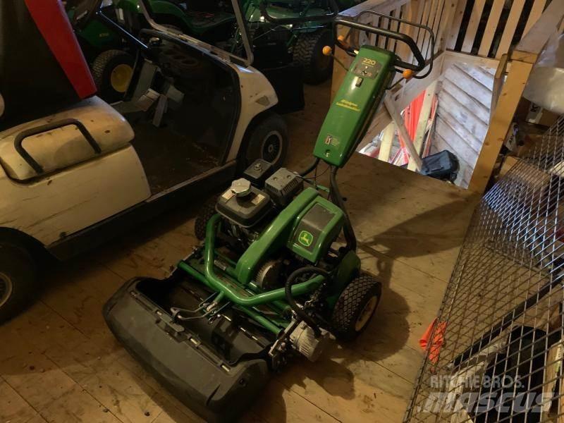 John Deere 220 Riding mowers
