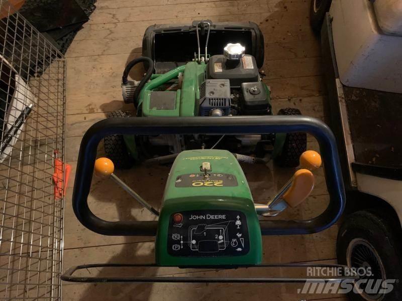 John Deere 220 Riding mowers