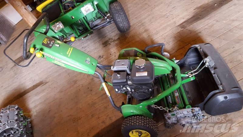John Deere 220 Riding mowers
