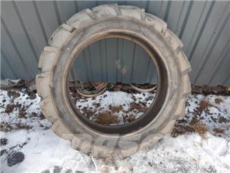  TRAKTORDÄCK 8,3-24 6PLY Tyres, wheels and rims