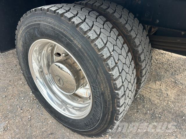 GMC C5500 Beavertail Flatbed / winch trucks