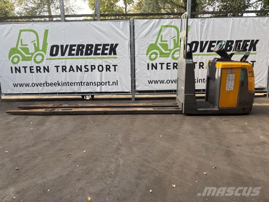 Jungheinrich ECE230 Self propelled stackers