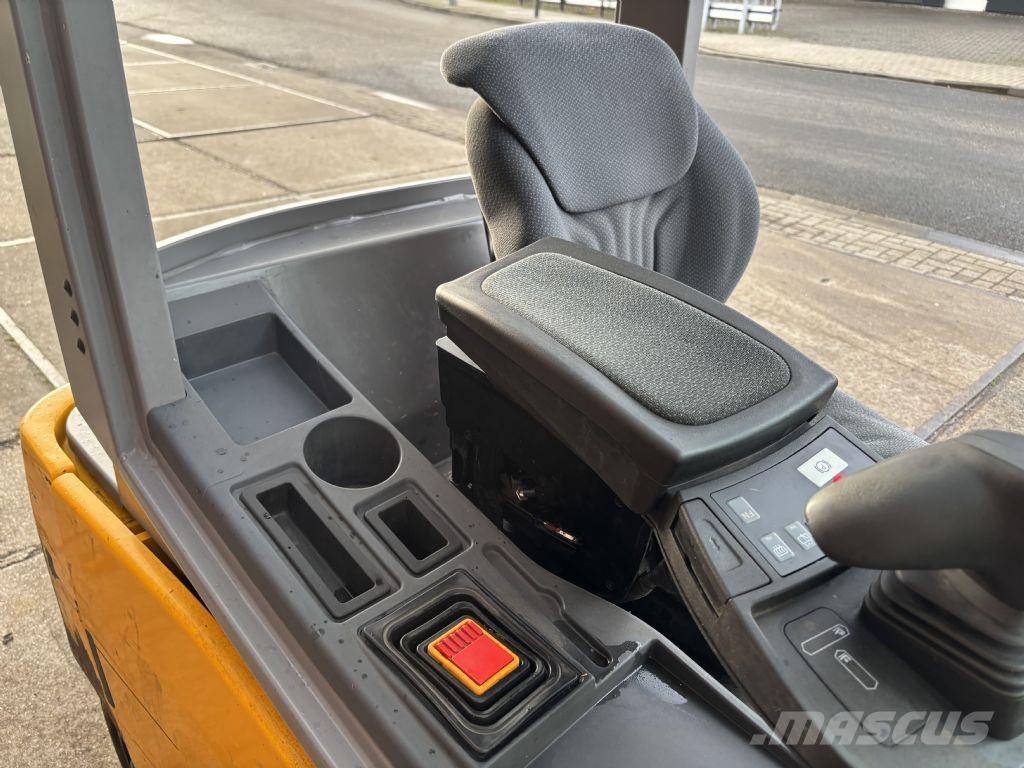 Jungheinrich EFG 320 Electric forklift trucks