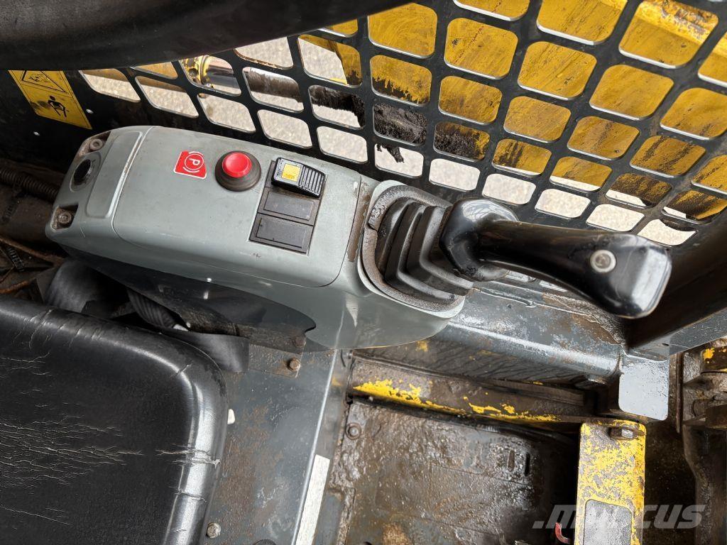 Komatsu SK510 Skid steer loaders