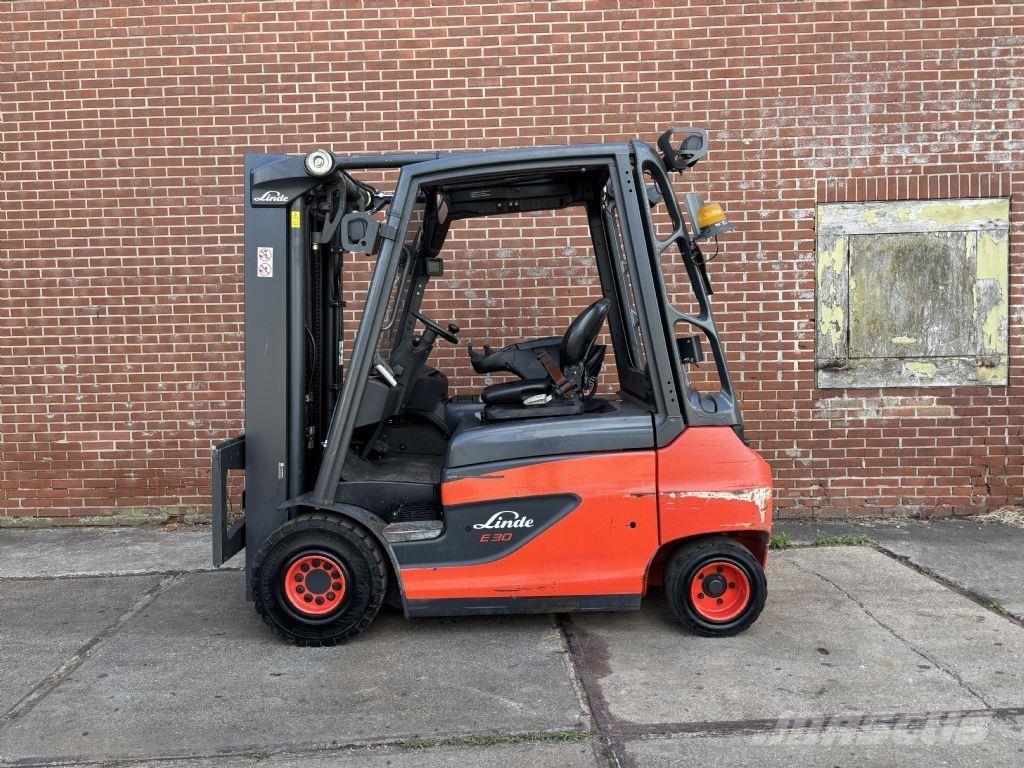 Linde E30-01 Electric forklift trucks