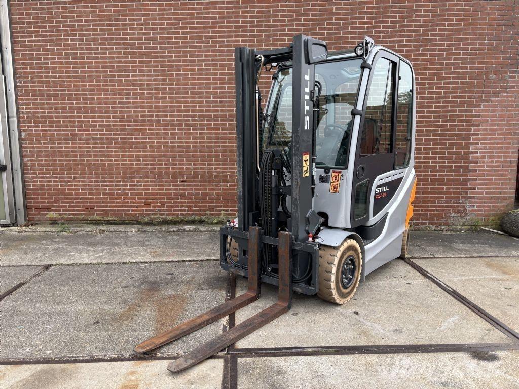 Still RX 60-25 Electric forklift trucks