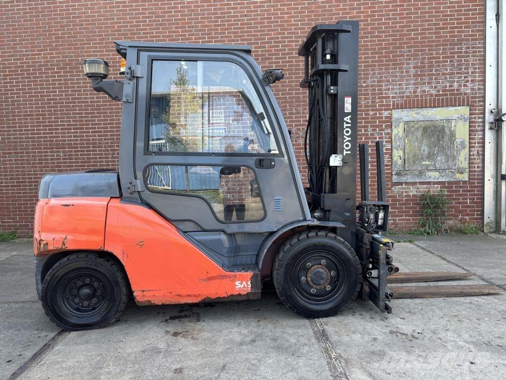 Toyota 40- 8FD40N Diesel trucks