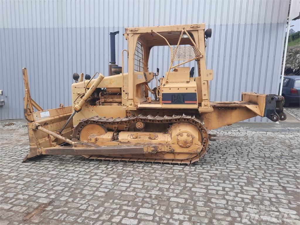 CAT D4E Pipelayer dozers