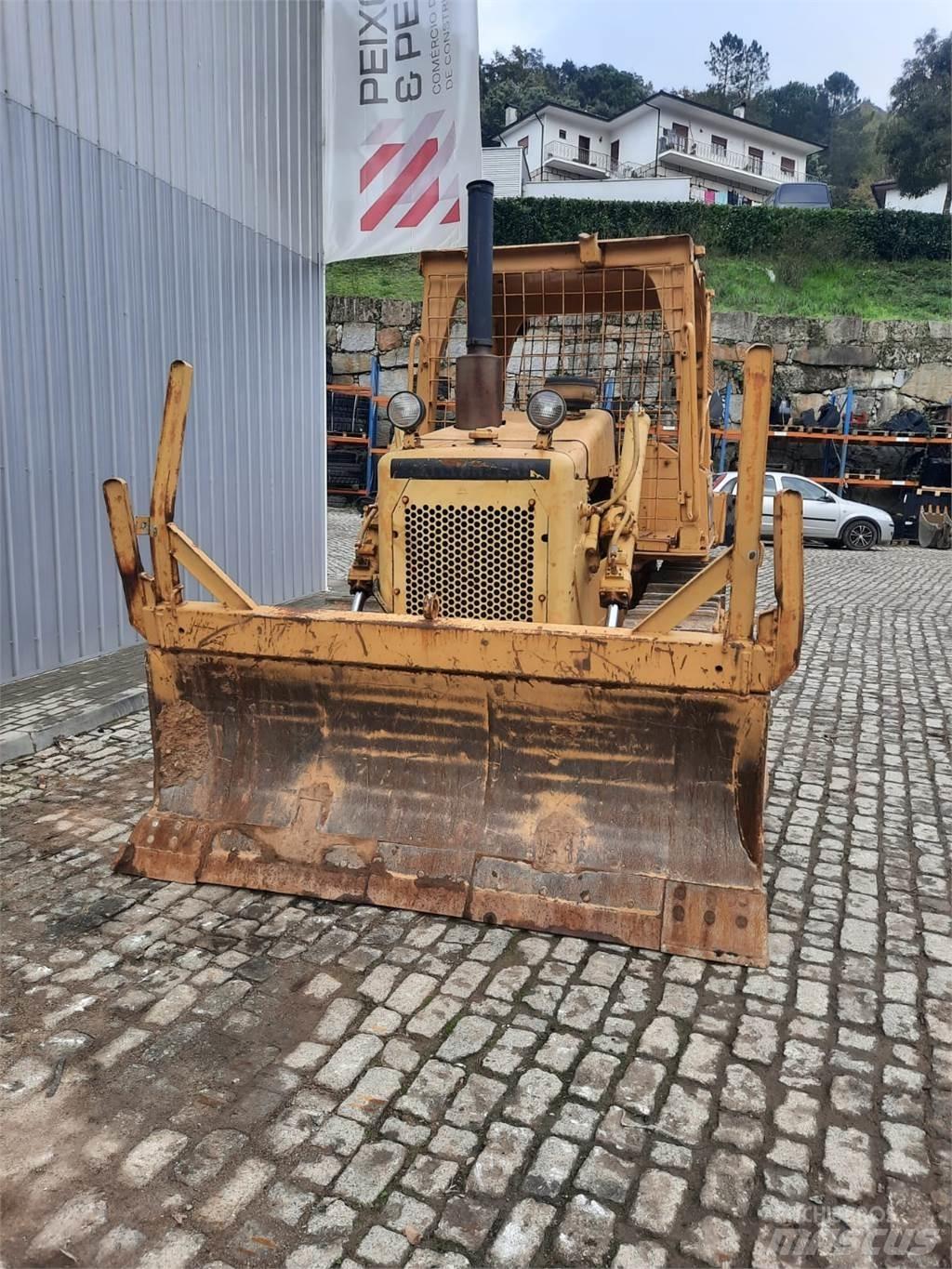 CAT D4E Pipelayer dozers