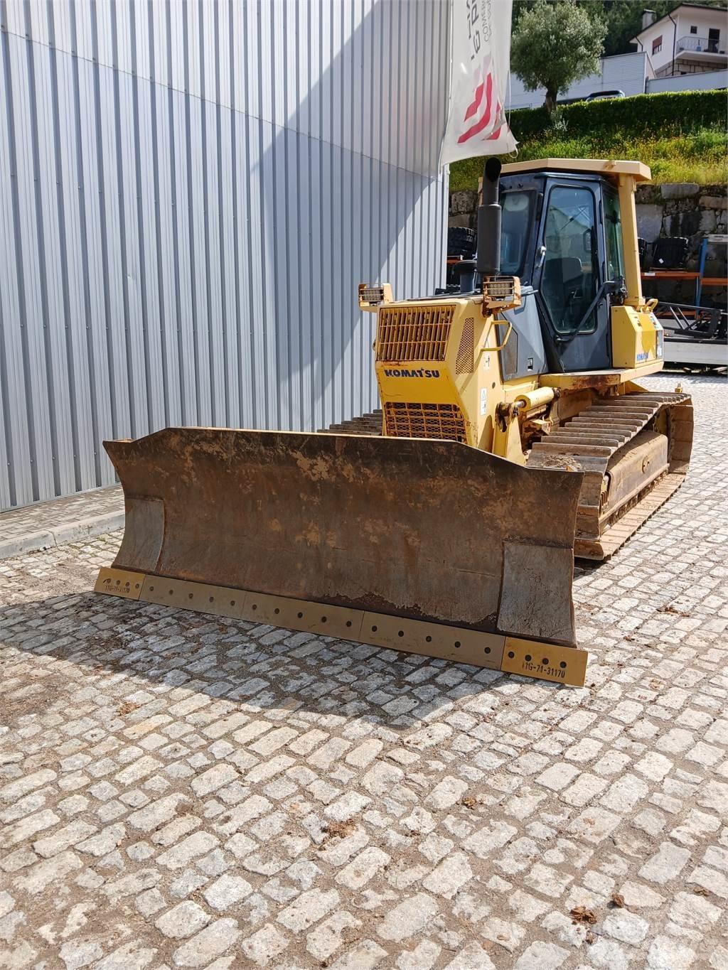 Komatsu D41E-6 Pipelayer dozers