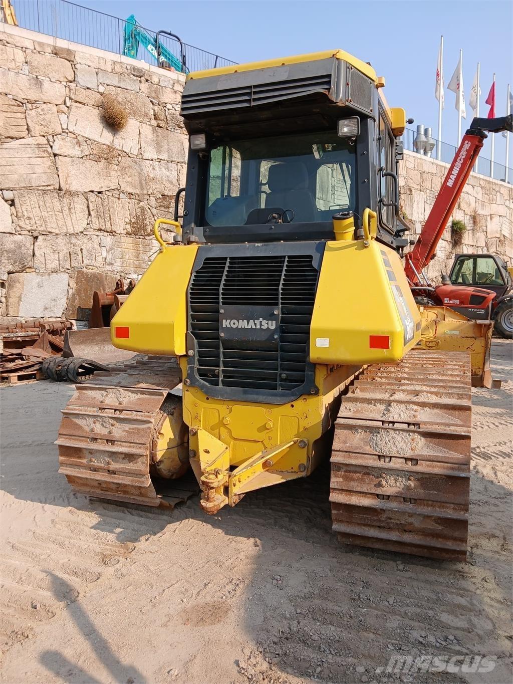 Komatsu D51PXI-22 Pipelayer dozers