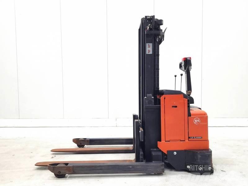 BT LST1350/12 Pedestrian stacker