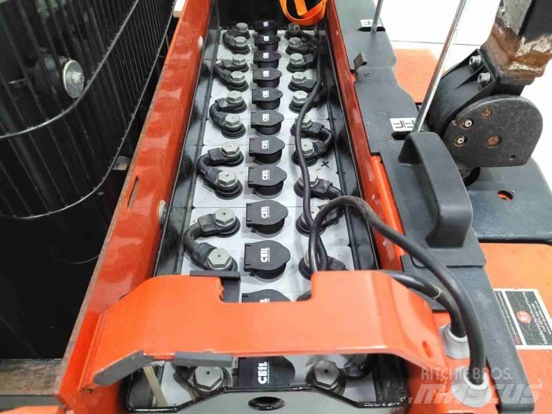 BT LST1350/12 Pedestrian stacker