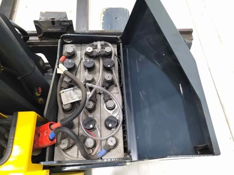 Combilift WR4 4-way reach trucks