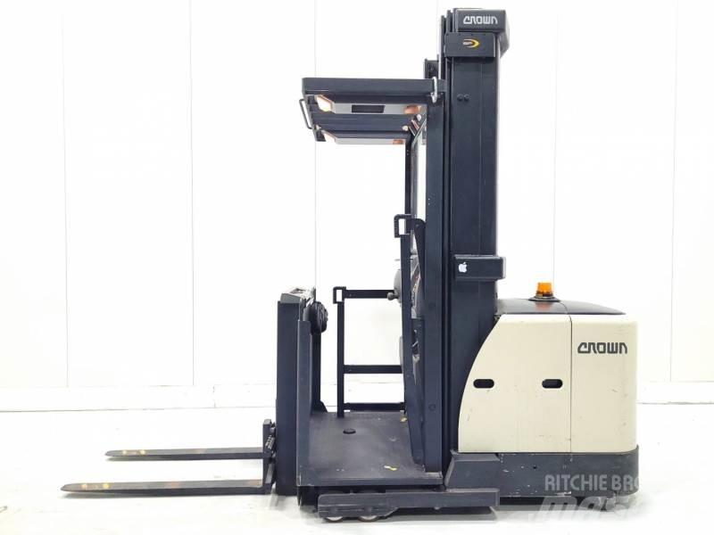Crown SP3522-1.0 Medium lift order picker