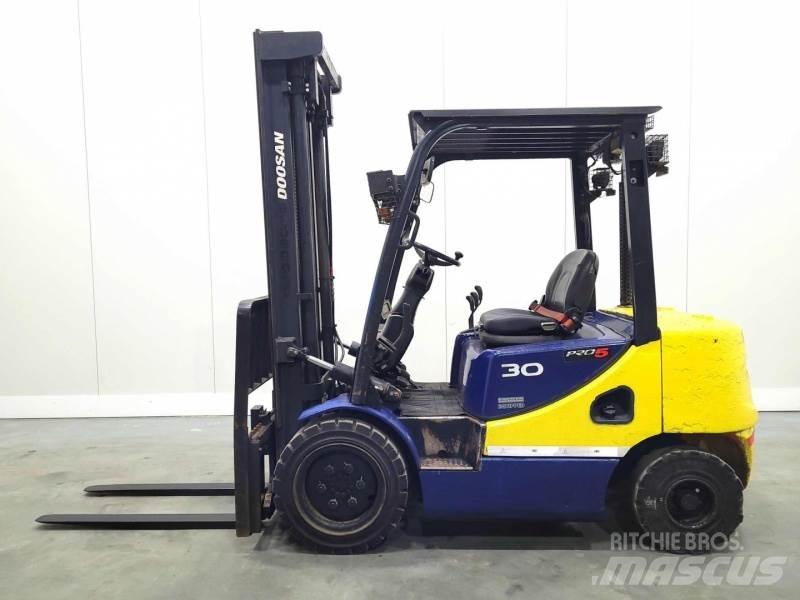 Doosan D30S-5 Diesel trucks
