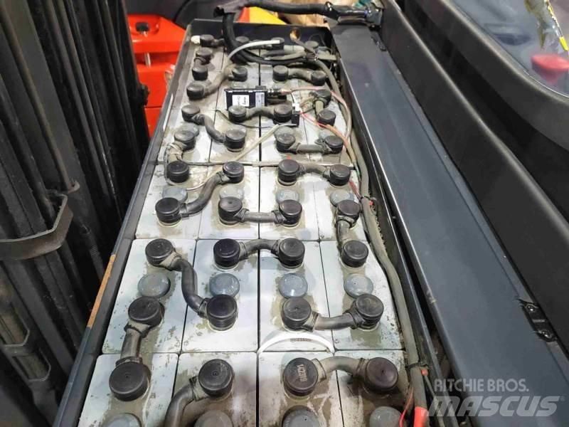 Linde R14-01 Reach trucks