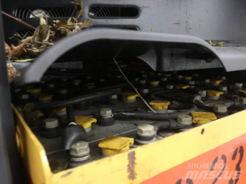 Linde R14X-03 Reach trucks