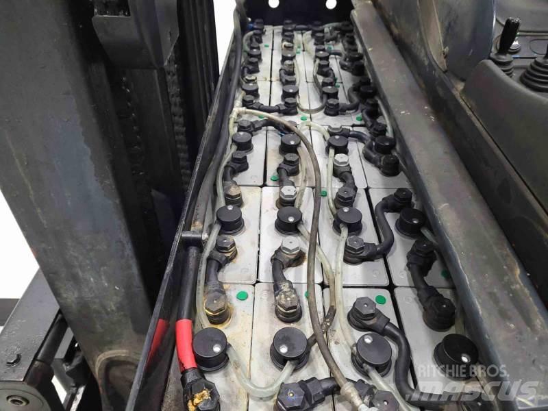 Linde R16 Reach trucks