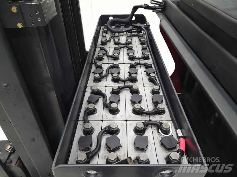 Linde R16-01 1120 Reach trucks