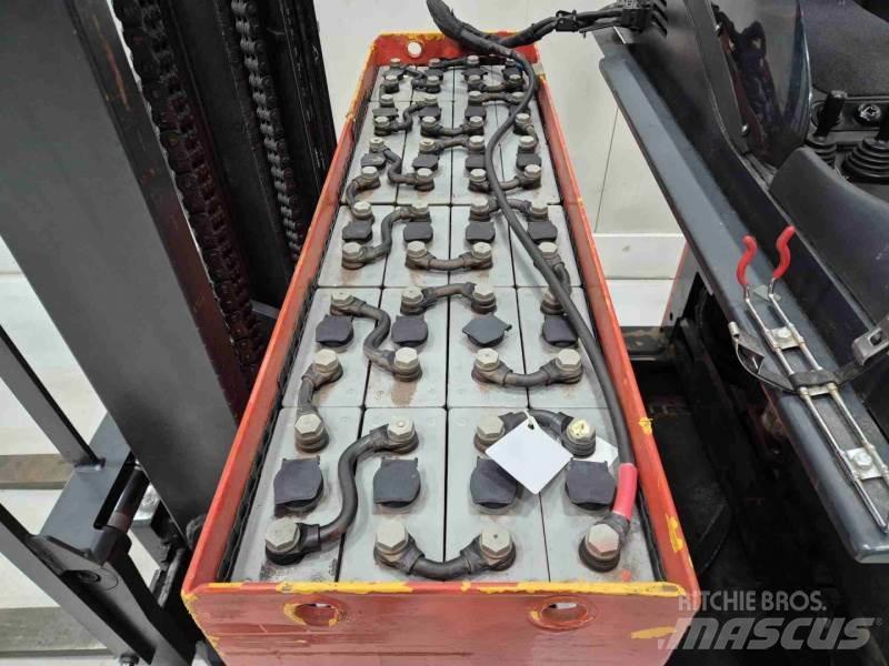 Linde R16S-12 Reach trucks