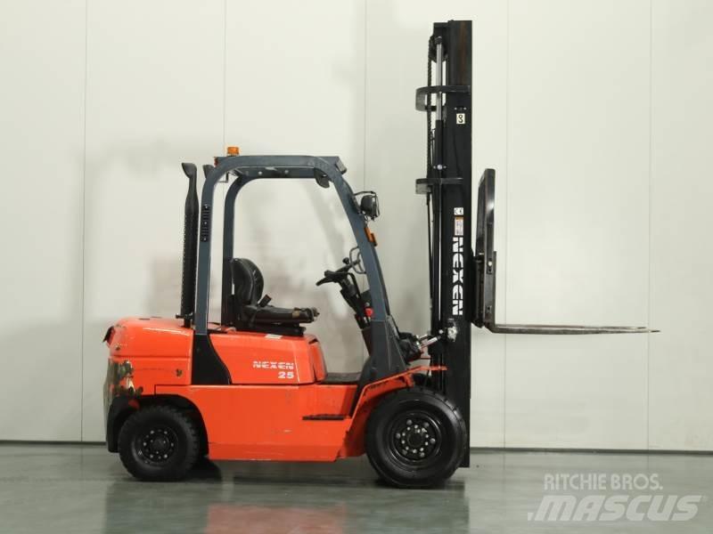 Nexen FDR25 Diesel trucks