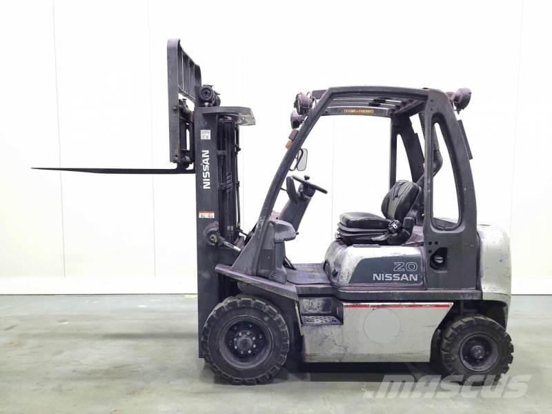 Nissan FD02A20 Diesel trucks
