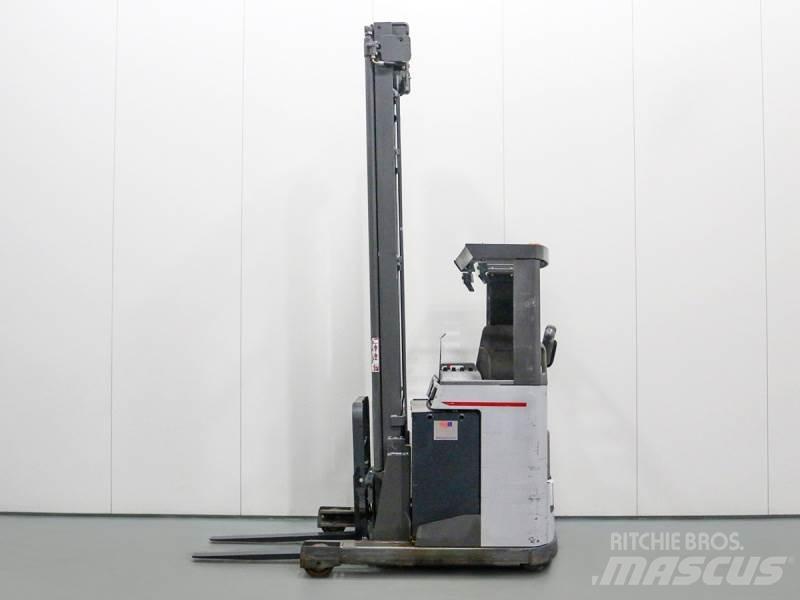 Nissan UNS161 Reach trucks