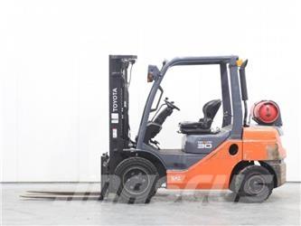 Toyota 02-8FGF30 LPG trucks