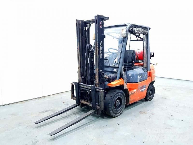 Toyota 42-7FGF25 LPG trucks