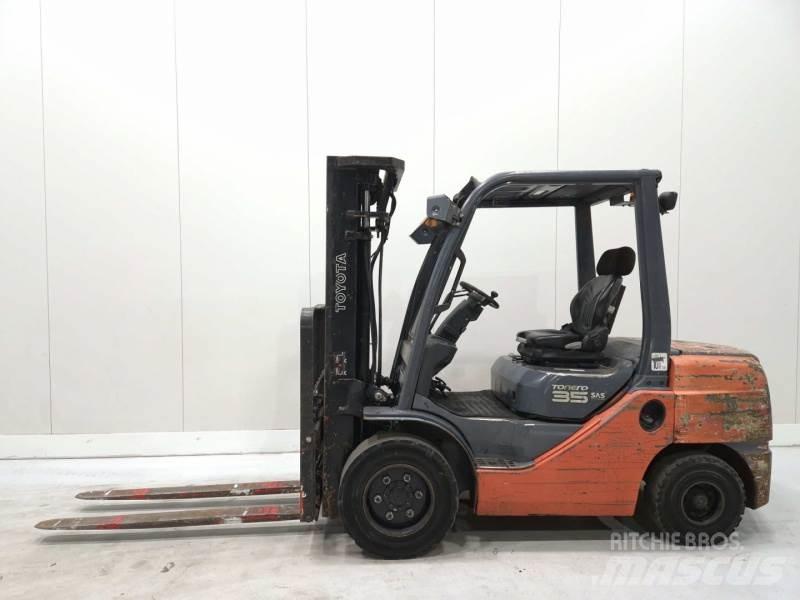 Toyota 52-8FDJF35 Diesel trucks