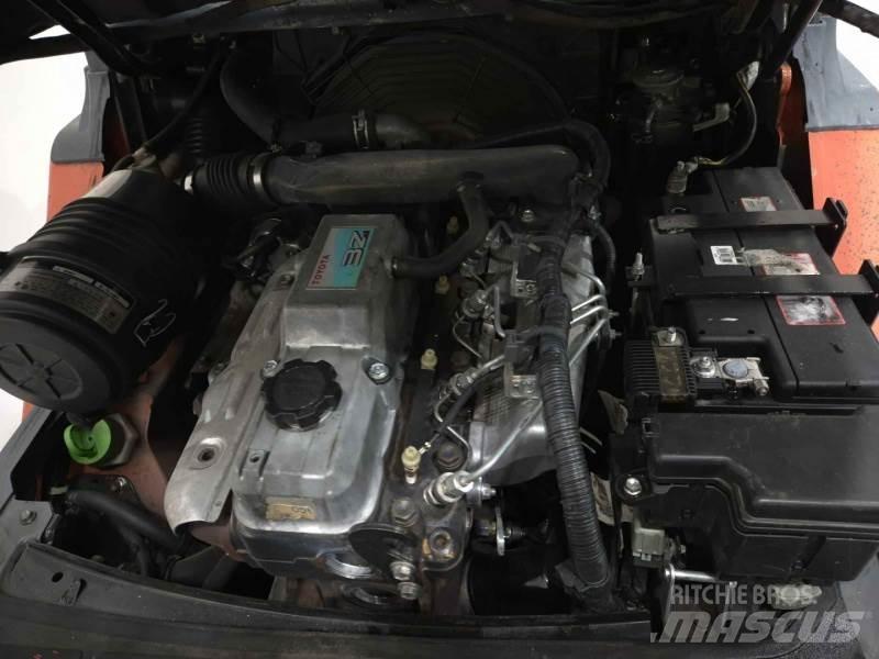 Toyota 52-8FDJF35 Diesel trucks
