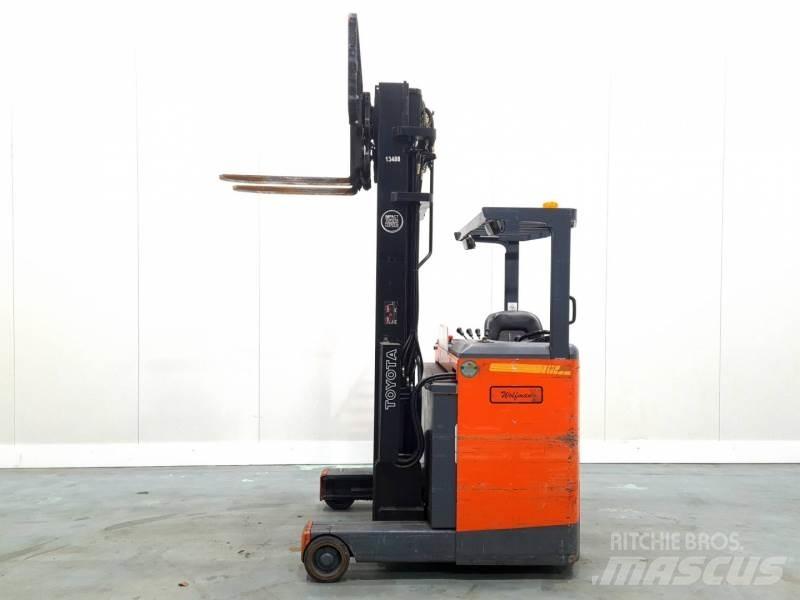 Toyota 6FBRE-12 Reach trucks