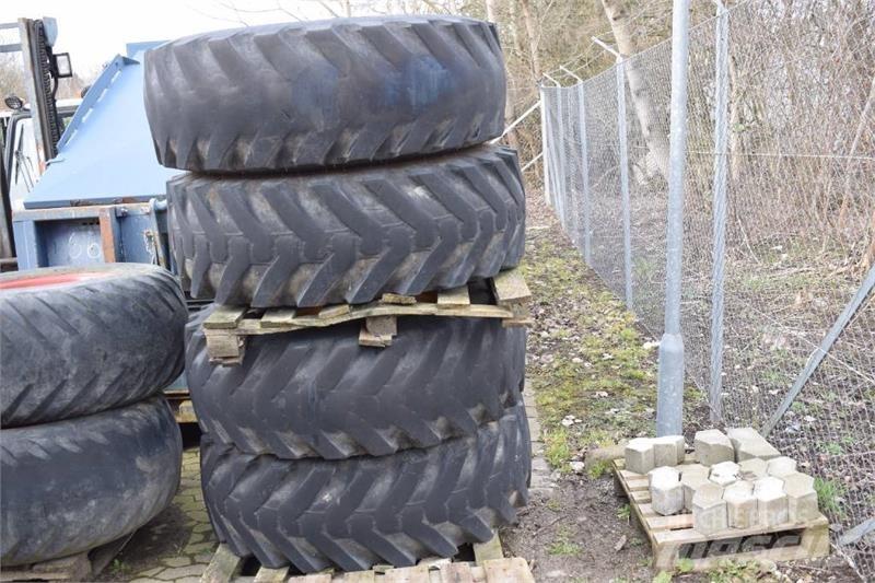JCB 4 CX Tyres, wheels and rims