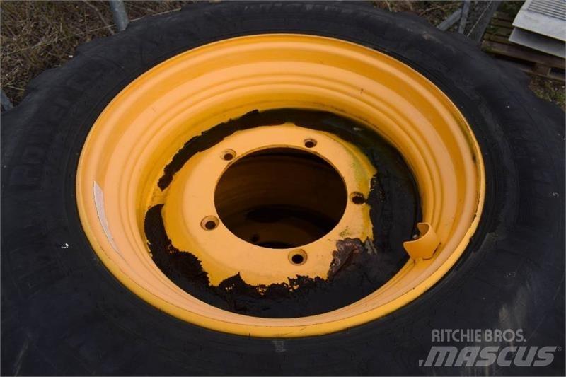 JCB 4 CX Tyres, wheels and rims