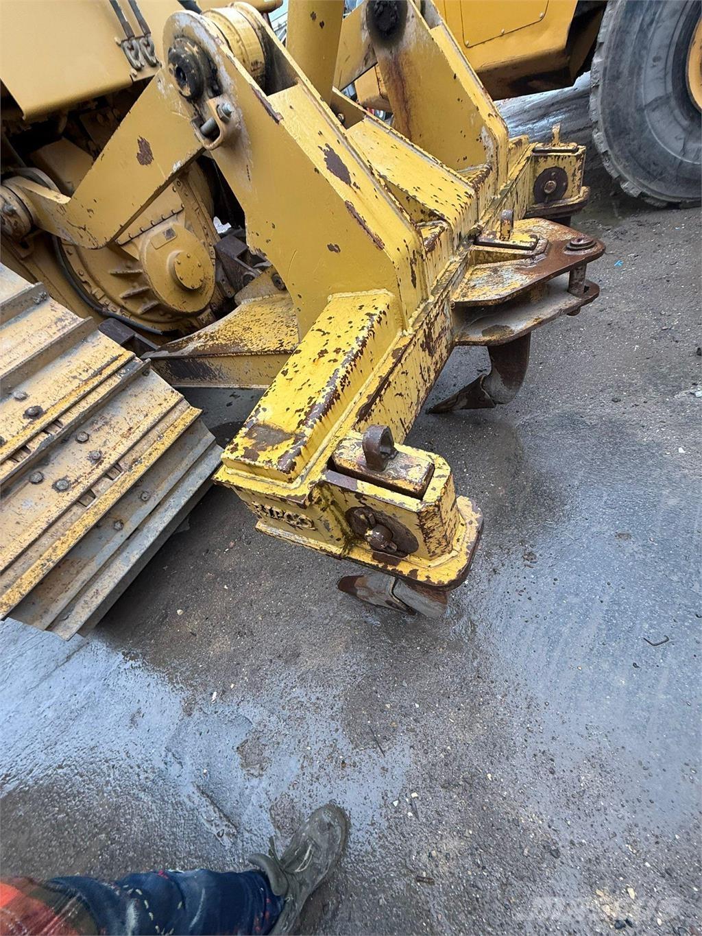 CAT D6T LGP Crawler dozers