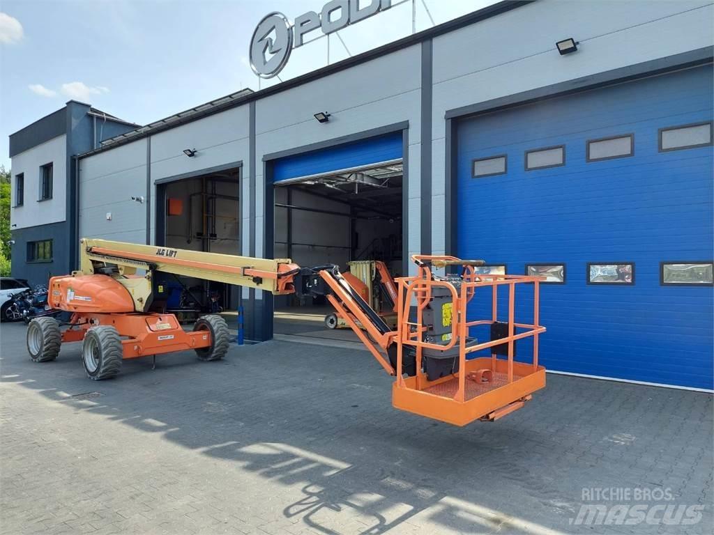 JLG M600JP Articulated boom lifts