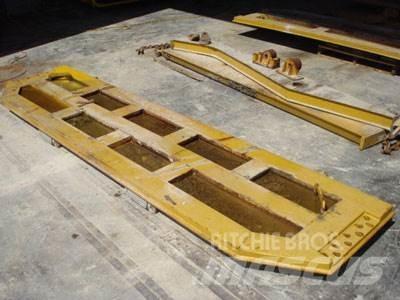 CAT 740 Tailgate Other components
