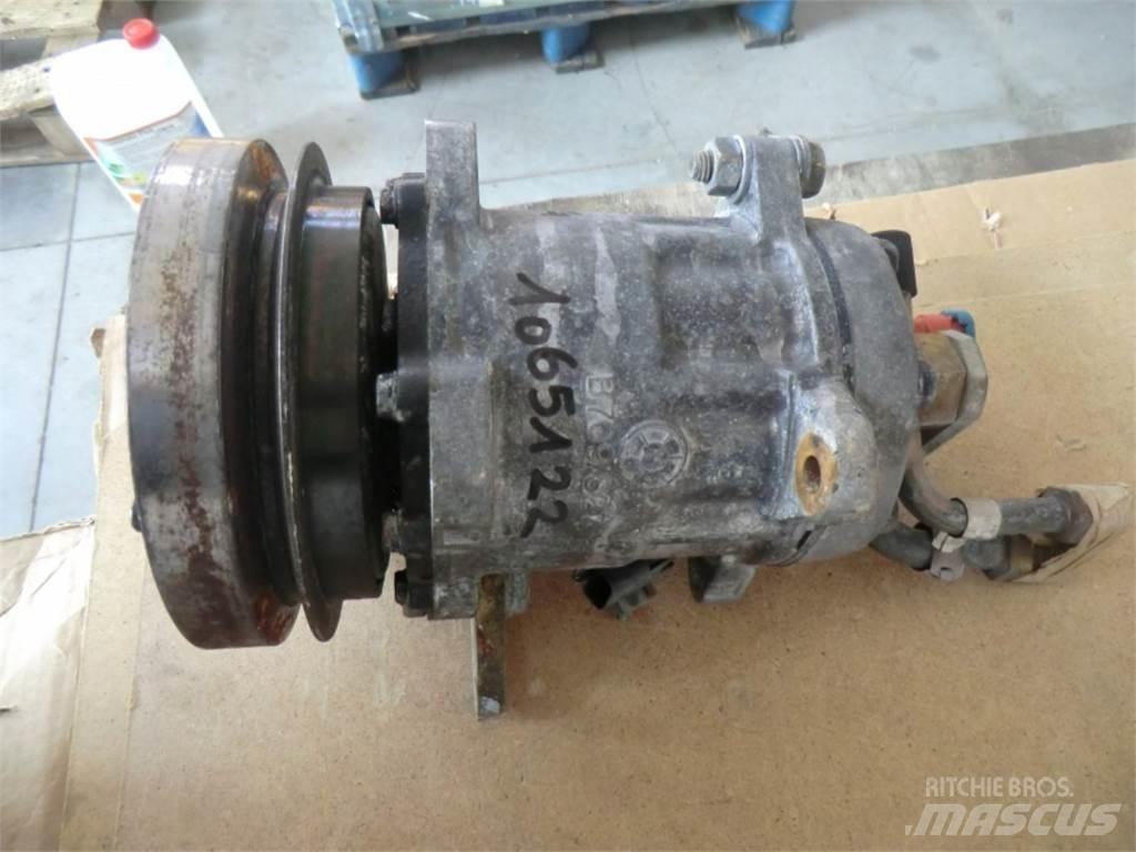 CAT 928G Construction - Others