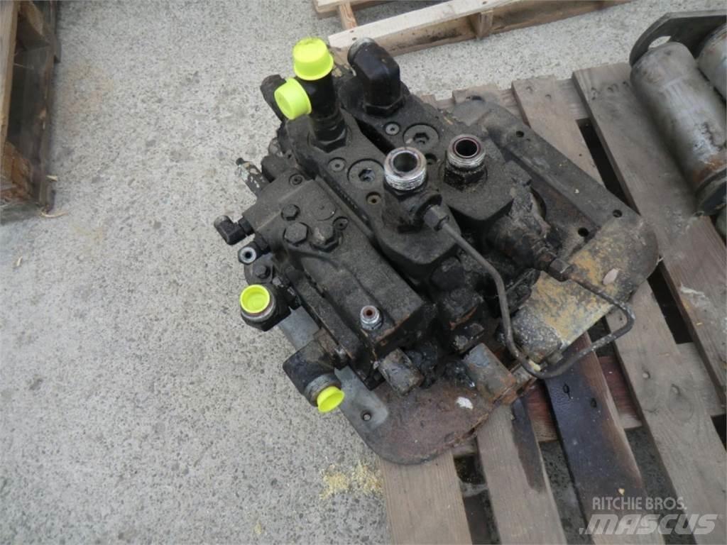 CAT 963D Construction - Others