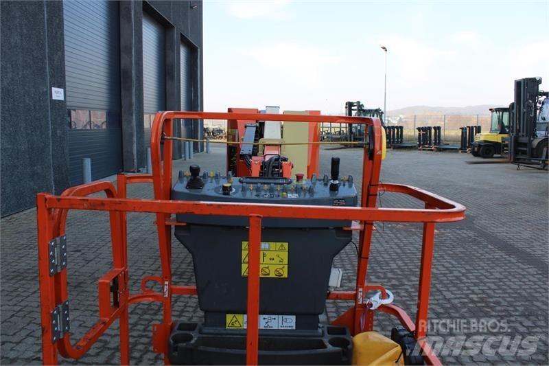 JLG E300AJP Articulated boom lifts