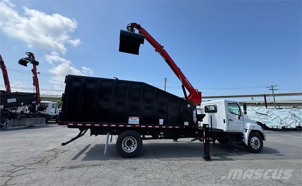 Hino L7 Grapples