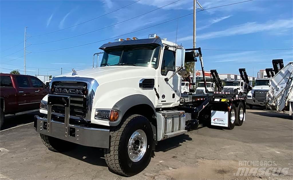 Mack GRANITE Cable lift demountable trucks