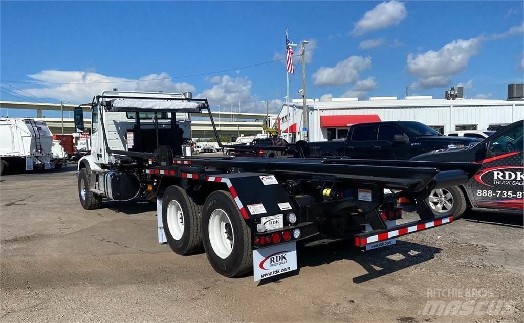 Volvo VHD Cable lift demountable trucks