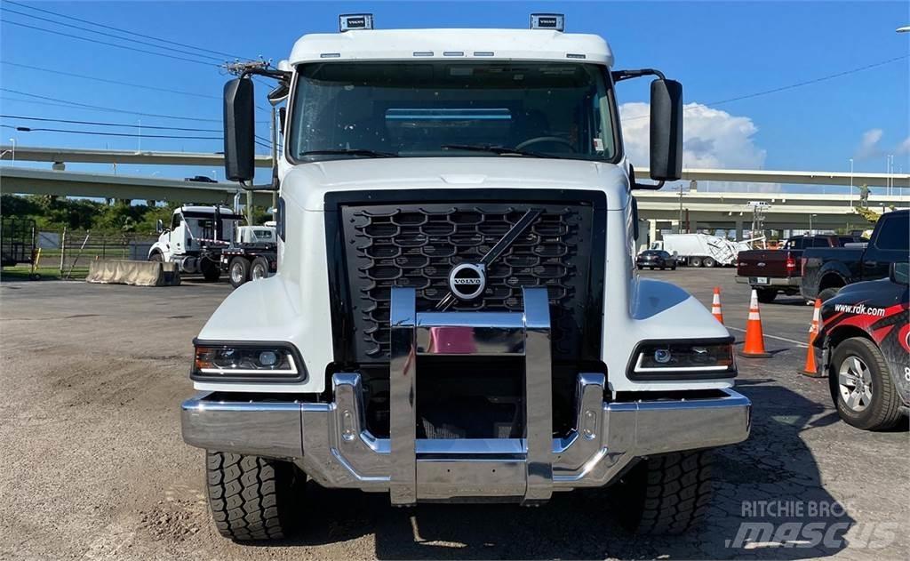 Volvo VHD Cable lift demountable trucks
