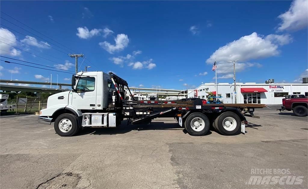 Volvo VHD64 Cable lift demountable trucks