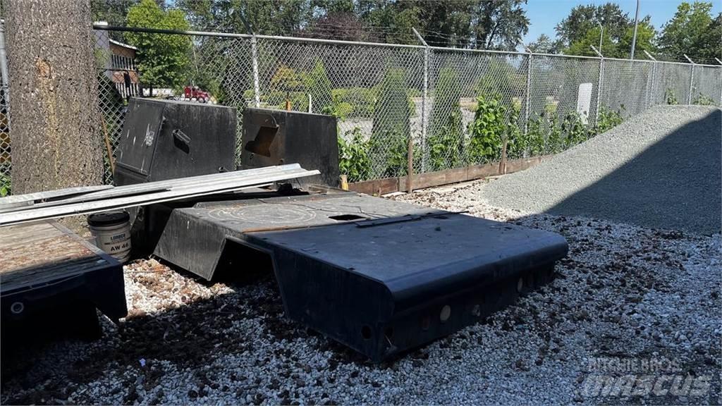  Service Flat Deck Flatbed / Dropside trucks